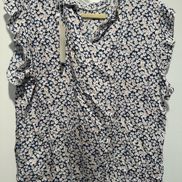 Pretty summer floral blouse - Picture 4 of 5
